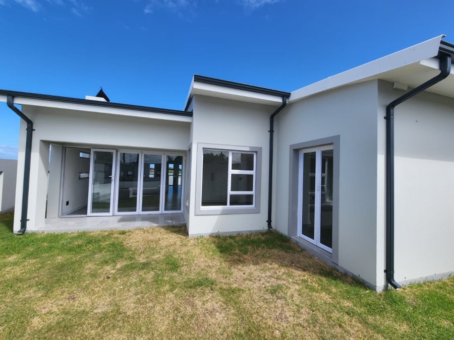 To Let 3 Bedroom Property for Rent in Aston Bay Eastern Cape